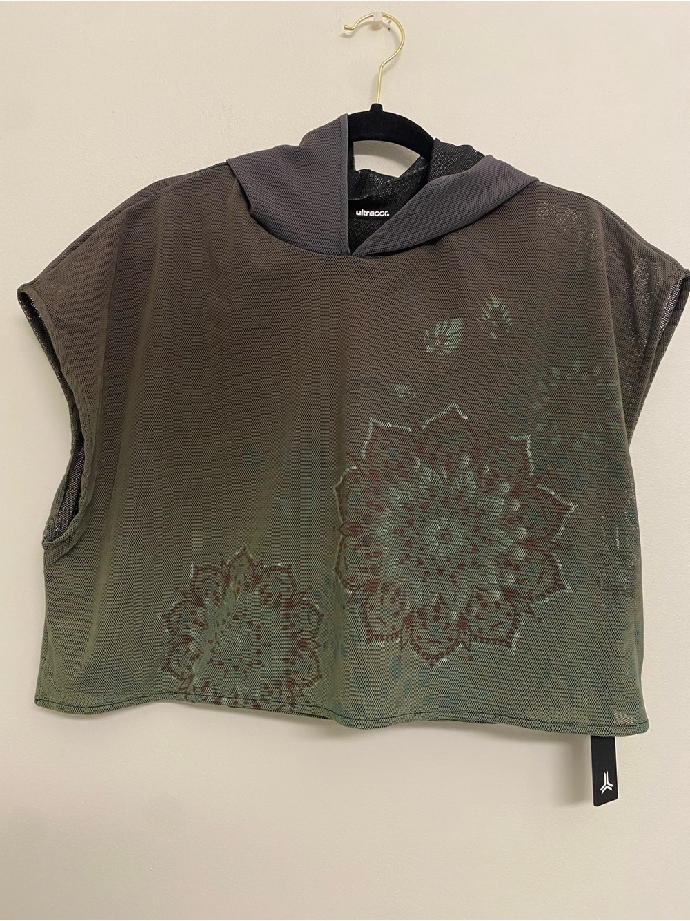 NWT Ultracor Mandala Mesh Crop Hoodie Women’s S Sleeveless Athleisure Geometric